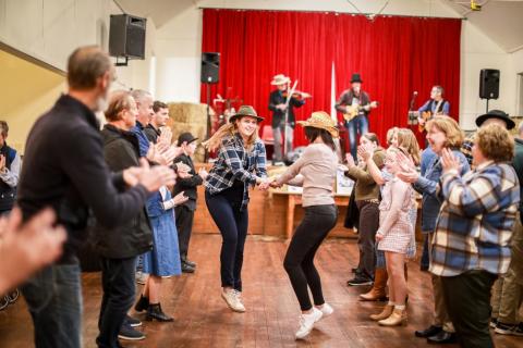 barn dance barn dancing