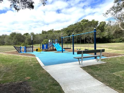 Swing set with blue rubber softfall 